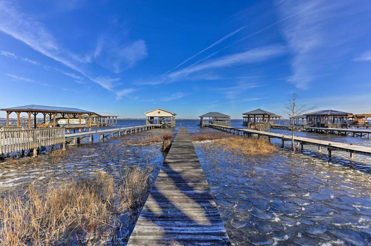 Lake Waccamaw Home With Fenced Yard And Shared Pier! Exterior photo