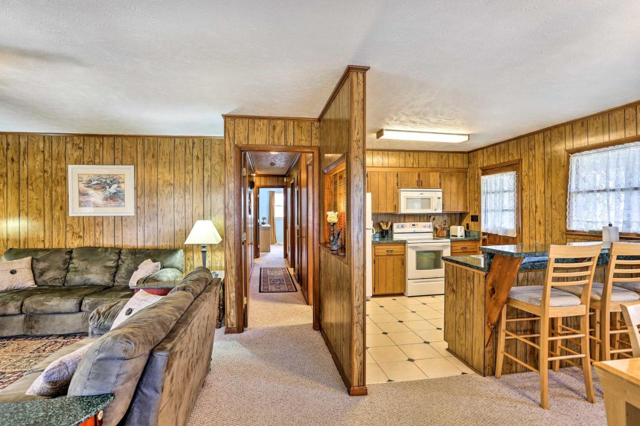 Lake Waccamaw Home With Fenced Yard And Shared Pier! Exterior photo