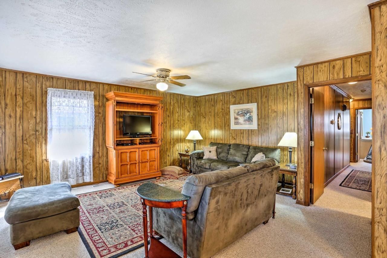 Lake Waccamaw Home With Fenced Yard And Shared Pier! Exterior photo