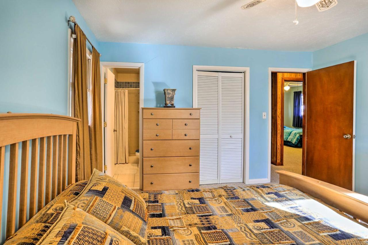 Lake Waccamaw Home With Fenced Yard And Shared Pier! Exterior photo
